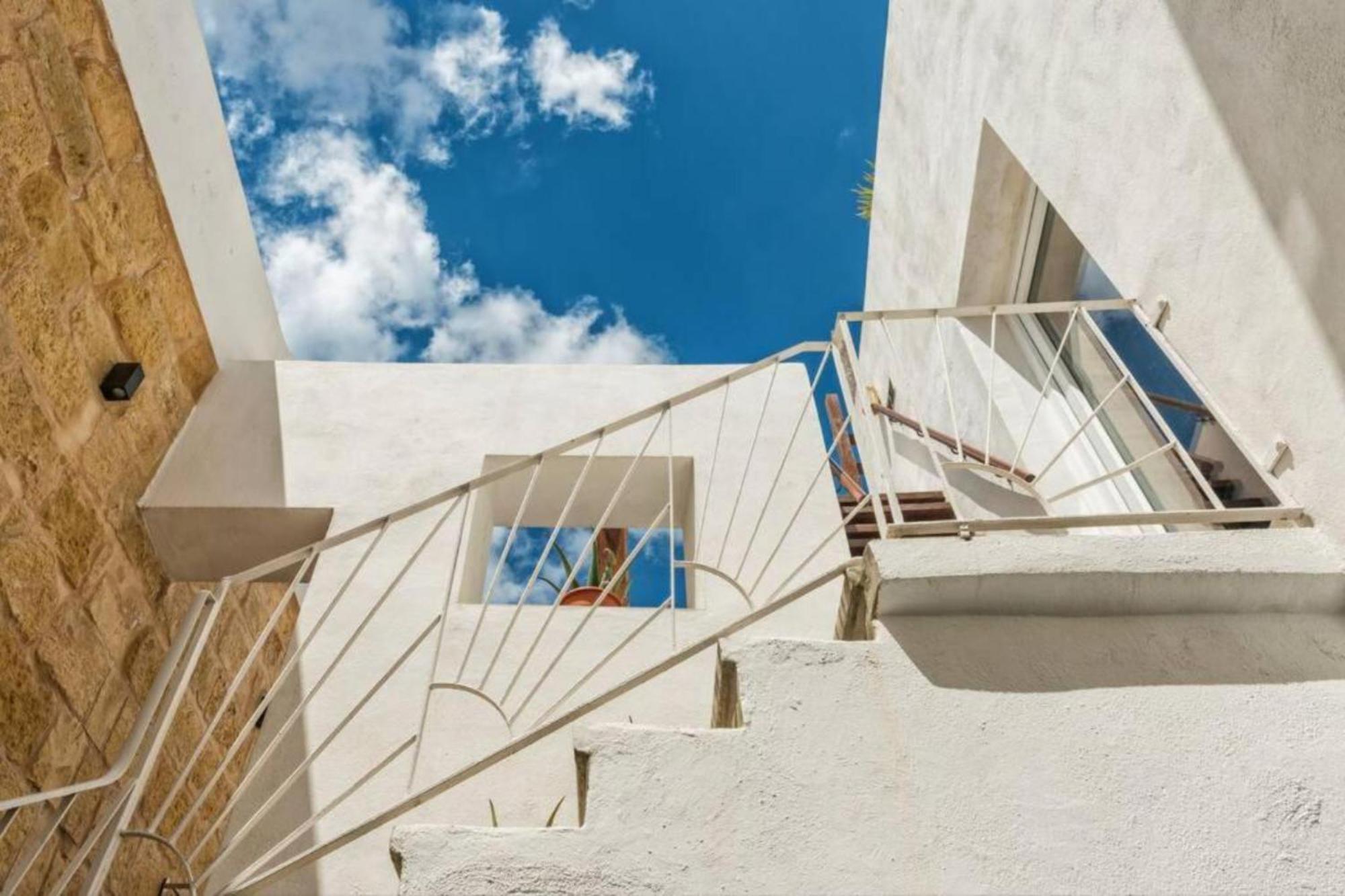 Authentic 1st Fl At The 3 Cities Marina *